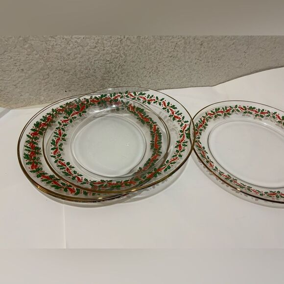 Set of 4 Arcoroc Christmas Holly Berry Plate 8” Red Ribbon Gold Trim - Picture 1 of 7